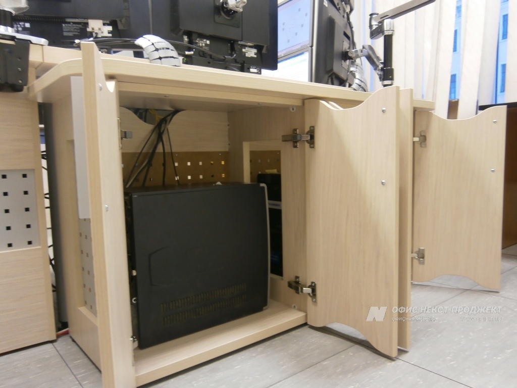 Специализированные фронтальные шкафы для размещения системных блоков